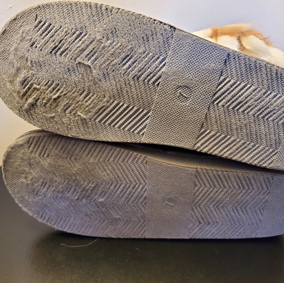 Gray Fur Trimmed Boots - Picture 4 of 4